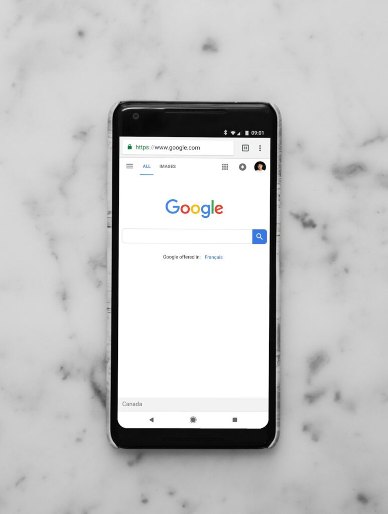 Mobiltelefon med en webbläsare öppen